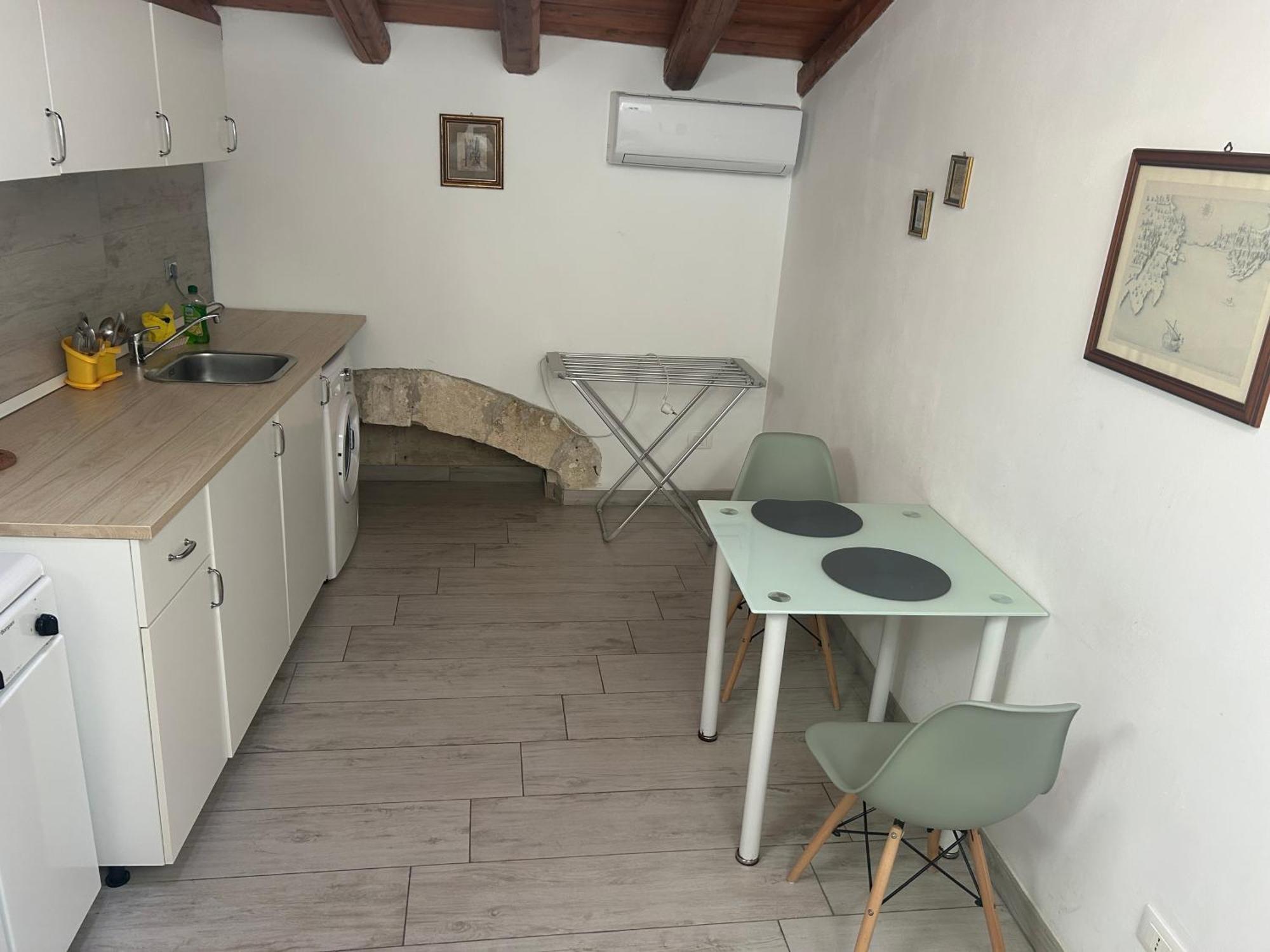 Deni'S Apartments Syracuse Bagian luar foto