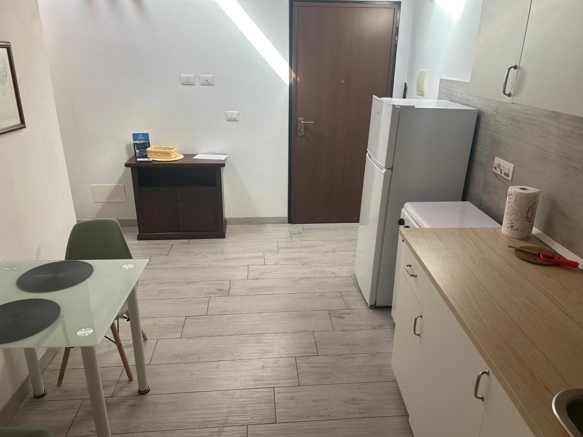 Deni'S Apartments Syracuse Bagian luar foto