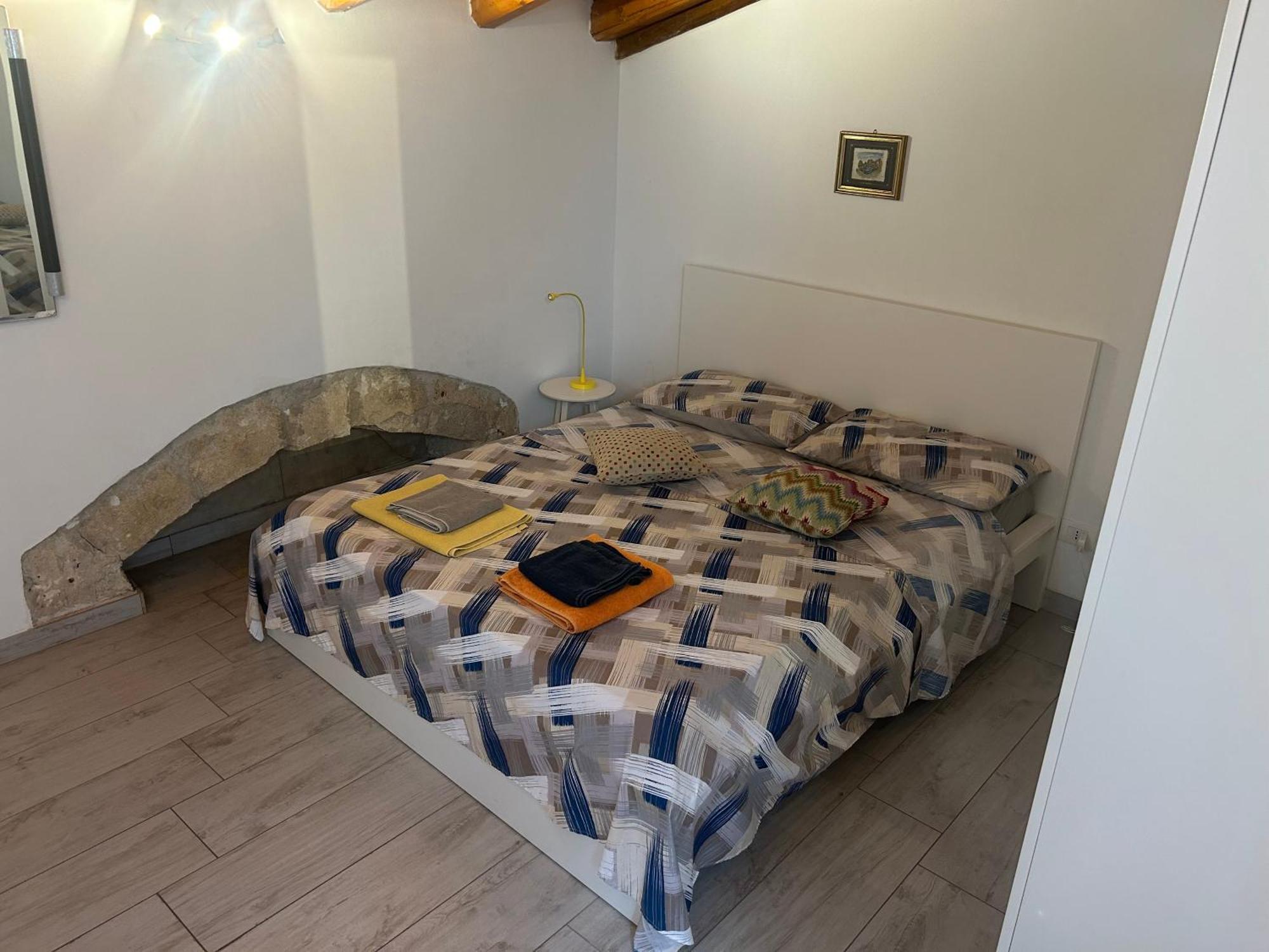Deni'S Apartments Syracuse Bagian luar foto