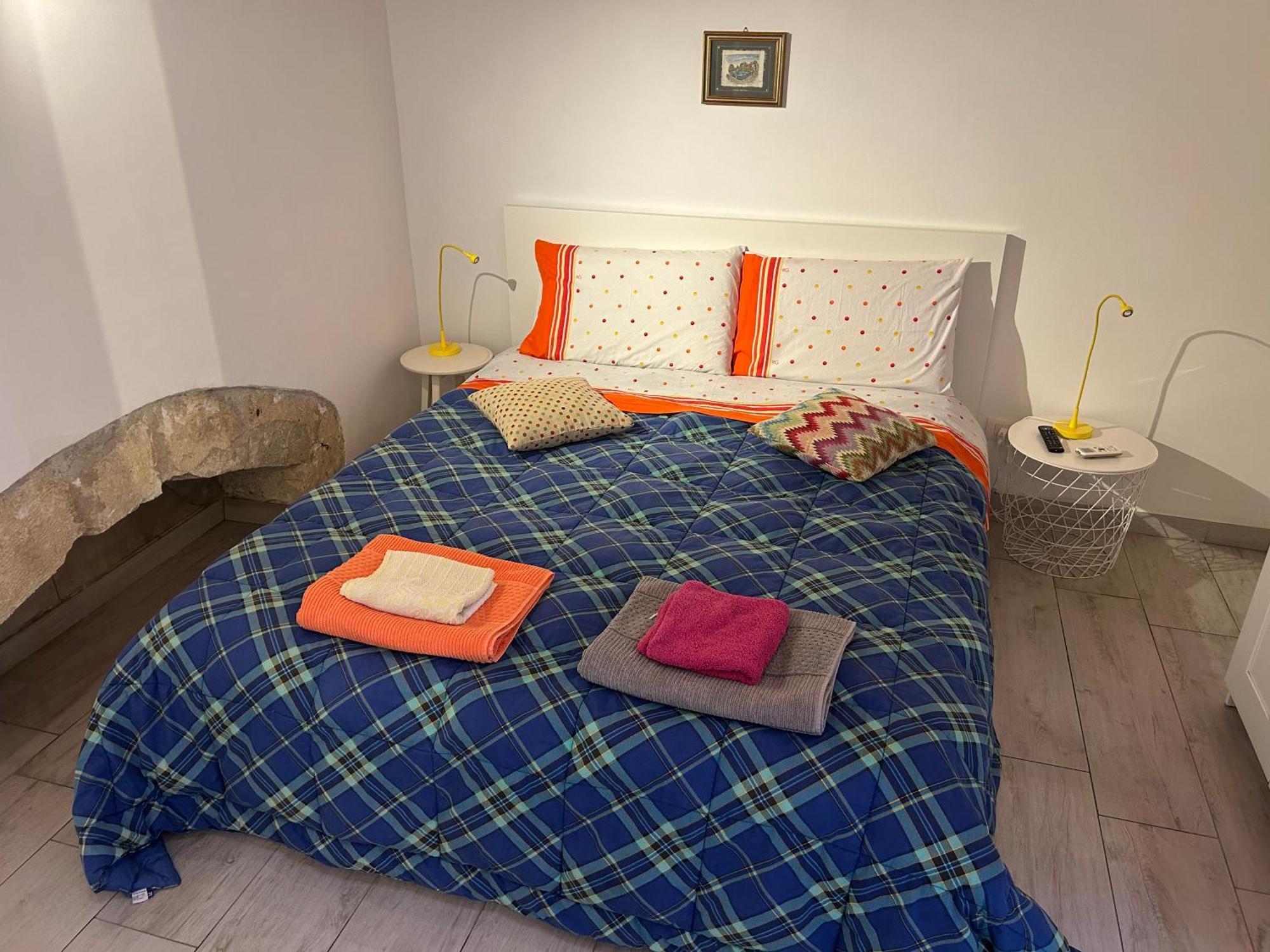 Deni'S Apartments Syracuse Bagian luar foto