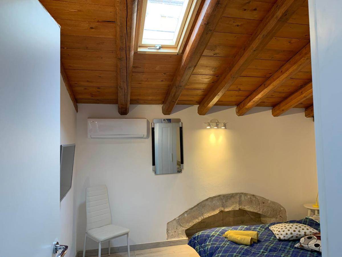 Deni'S Apartments Syracuse Bagian luar foto