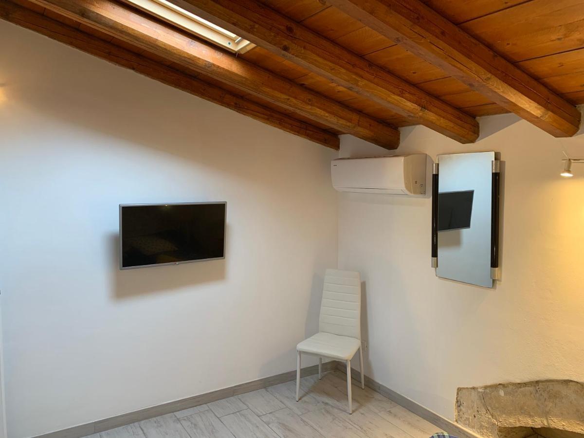 Deni'S Apartments Syracuse Bagian luar foto